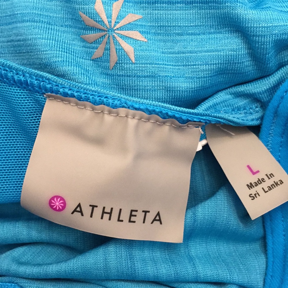 ATHLETA 🩵 Workout Top with Support Bra - Picture 4 of 4